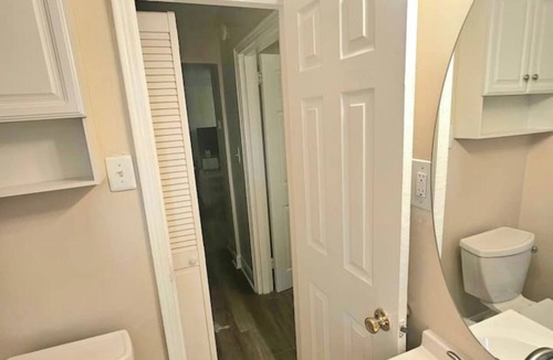 Bellevue Apartment | Modern Minimalist Haven 1BD 1BA Apt in SE DC WiFi
