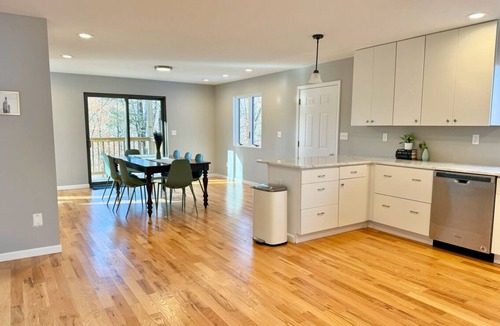 South Blooming Grove House | Modern minimalist home in the forest with hot tub