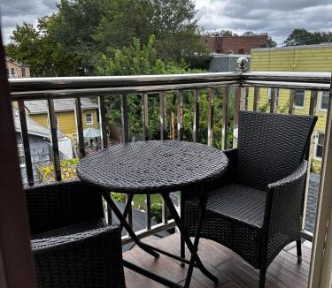 Hackensack River Waterfront House | Modern minimalistic 3 bdr Apt Townhouse