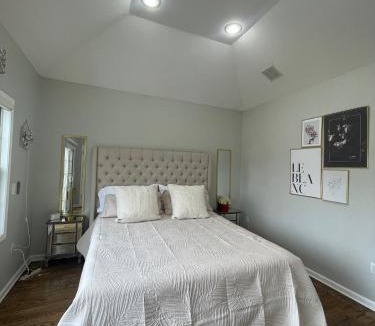 Hackensack River Waterfront House | Modern minimalistic 3 bdr Apt Townhouse