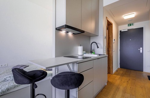 Nivy Apartment | Modern & Minimalistic Apartment/Garage + Balcony