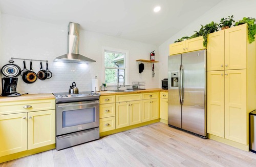 Monticello Cabin | Modern Monticello Home w/Hot Tub + Pond