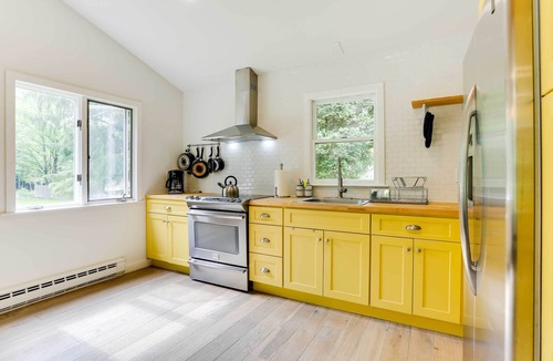 Monticello Cabin | Modern Monticello Home w/Hot Tub + Pond