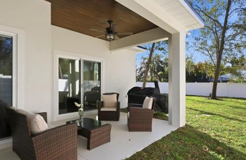 Mount Dora House | Modern Mount Dora Escape Style and Sunshine home