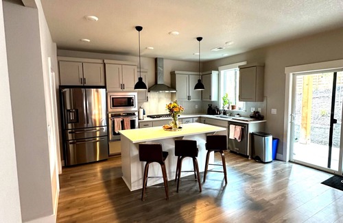 Century West House | Modern Mountain 4-bedroom House in outdoorsy Bend minutes from Mt. Bachelor