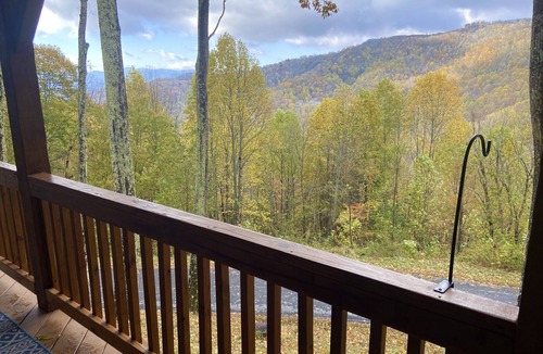 Clyde Cabin | Modern Mountain Cabin w/Hot Tub, Scenic Views & Peaceful Privacy