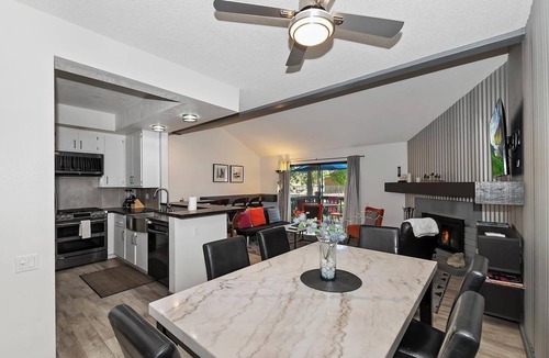 Big Bear Lake Condo | Modern Mountain Design! Pet Friendly! Community Tennis Courts, HOT TUB & Seasonal Pool! Close to Big Bear Marina’s & Village!