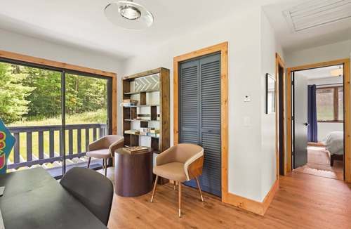 Warrensville House | Modern Mountain Escape in the Heart of Ashe County. 10 minutes to West Jefferson
