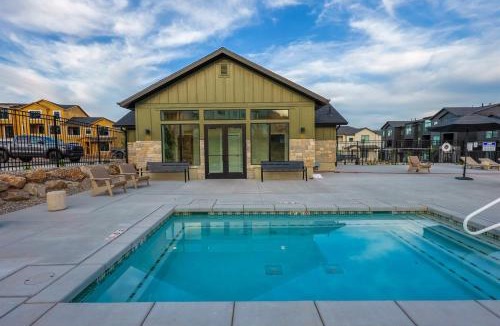 Mountain Green House | Modern Mountain Escape R5054Snowbasin Ski Getaway