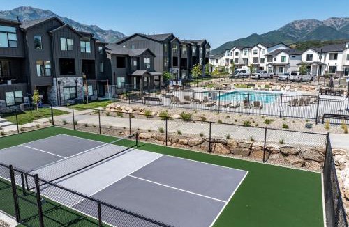 Mountain Green House | Modern Mountain Escape R5054Snowbasin Ski Getaway