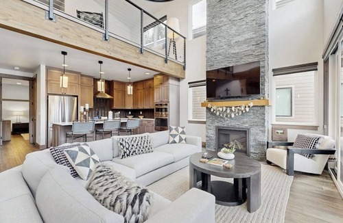 Purgatory House | Modern mountain home with W/D, hot tub, full kitchen & near ski resort