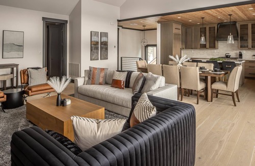 Big Sky House | Modern Mountain House with Private Hot Tub, 10 Minutes to Big Sky Skiing