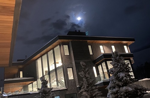 Jackson House | Modern Mountain Masterpiece with Stunning Views Close to town - Lap Pool and Gym