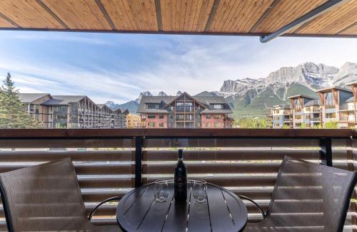 Canmore Apartment | Modern Mountain Oasis Top floor 2 level 2bd