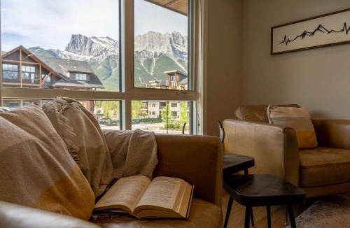 Canmore Apartment | Modern Mountain Oasis Top floor 2 level 2bd
