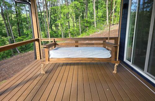 Talking Rock Villa | Modern Mountain Retreat with Deck Swing & Views