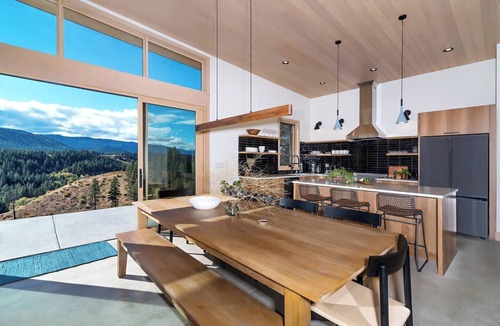 Cle Elum House | Modern Mountain Retreat w/Hot Tub and River Views