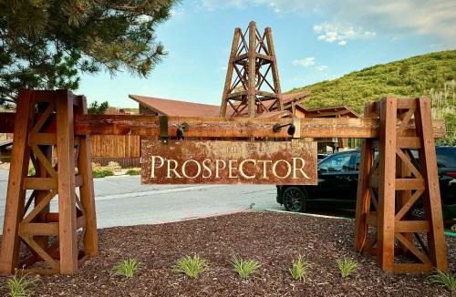 North Park City Apartment | Modern Mountain Studio in the Heart of Park City