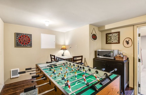Snoqualmie Pass House | Modern mountain chalet with fireplace, foosball, & easy access to slopes