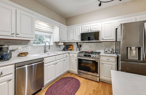 Sapphire Cottage | Modern Mountain Zen 3-bed, 3-bath Home With Creeks