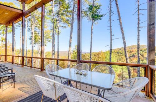 Cherry Log House | Modern Mtn Cabin w/Deck & Views in Blue Ridge!