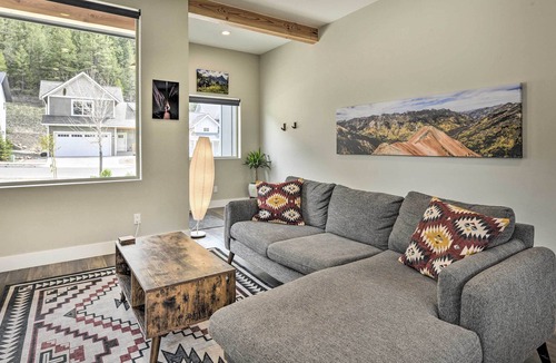 Durango House | Modern Mtn Getaway w/ Deck, Gas Grill + Views