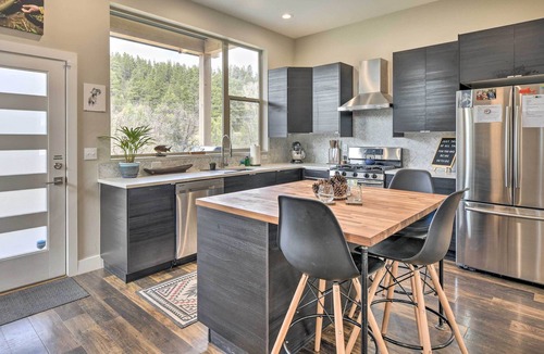 Durango House | Modern Mtn Getaway w/ Deck, Gas Grill + Views