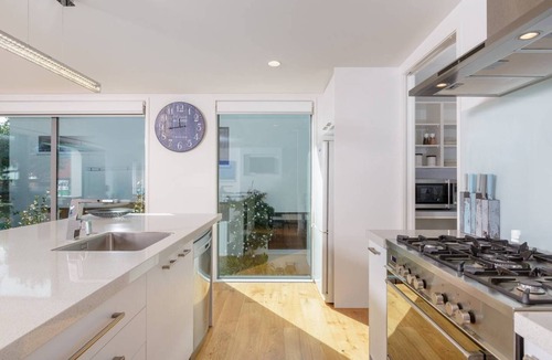 Mount Maunganui House | Modern Muricata - Enjoy Beach, Surf & Sun