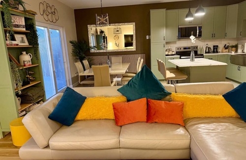 Williston House | Modern New 3BR Hot Tub & Sauna - Peaceful Getaway