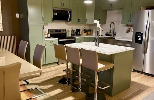 Williston House | Modern New 3BR Hot Tub & Sauna - Peaceful Getaway