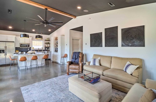 Lone Rock House | Modern Norfork House w/Patio on White River!