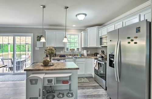 Meadows House | Modern Northfield Family Cabin w/Hot Tub!