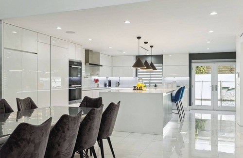 Valley Glen House | Modern Oasis! 5BD/3BA & Pool in Valley Village