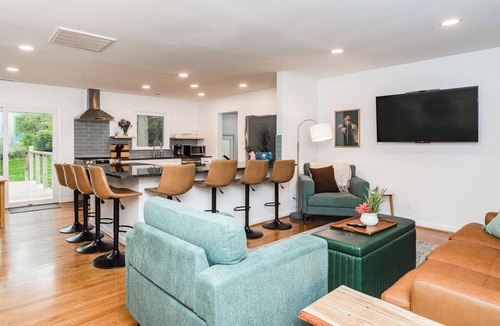 Chapel Hill House | Modern Oasis Close to UNC Chapel Hill Stadium