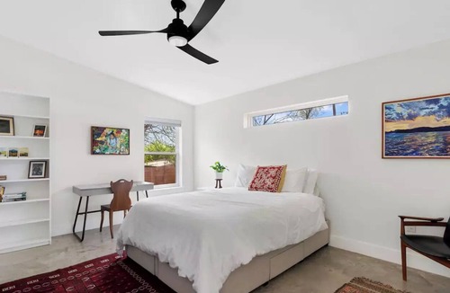 St. Johns House | Modern Oasis in Central Austin | 8 min from DT