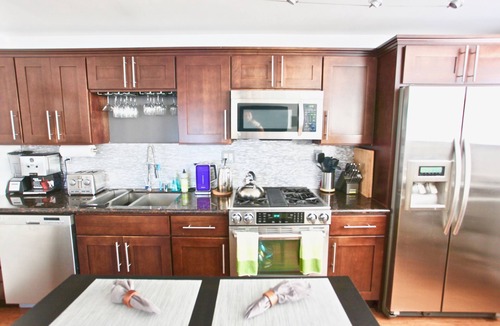 Venice Apartment | Modern Oasis Near Beach, Parking, AC, Small Courtyard, Palm Tree Views & More