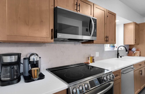 Palo Verde House | Modern Oasis: New Kitchen, Rooftop Deck, Exec Office, Pet-Friendly, Large Yard