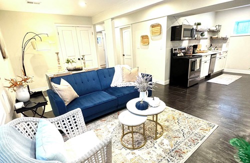 Mount Rainier Bed & Breakfast | Modern Oasis-steps from DC w/free private parking