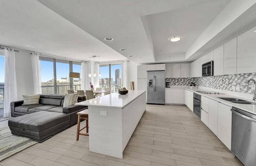Hallandale Beach Apartment | Modern Ocean View Condo Resort Beach Service 1901