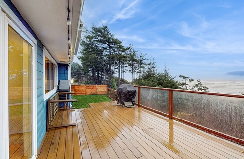 Moclips House | Modern ocean view home with private hot tub, big deck, and family-ready spaces