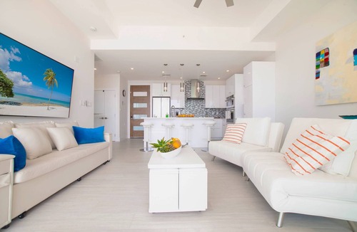 Northwest Point Condo | Modern Oceanfront 1 Bdr Condo/w Pool + Diving