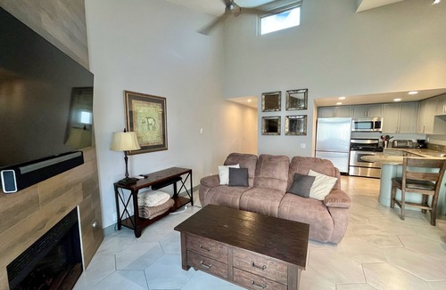 South Oceanside Condo | Modern Oceanfront Condo with Private Beach, Sauna, Gated Parking
