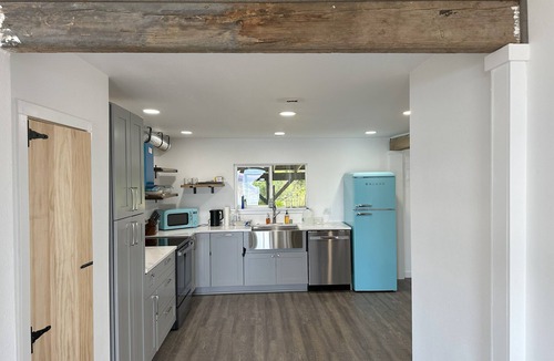 Neah Bay House | Modern Oceanfront Retreat: Private Beach & Unobstructed Strait Juan de Fuca!