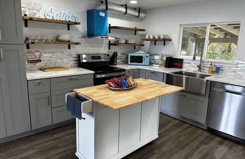 Neah Bay House | Modern Oceanfront Retreat: Private Beach & Unobstructed Strait Juan de Fuca!