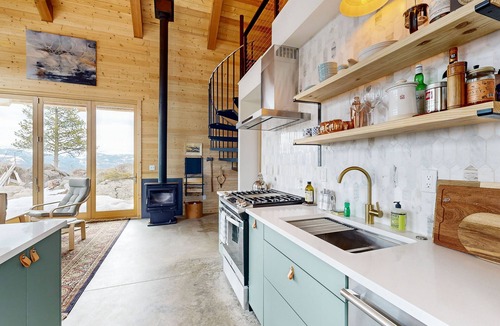 Winter Park Highlands Cabin | Modern off grid cabin with stocked kitchen & private mountain view- dog friendly