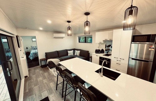 Bombay Cottage | Modern One Bedroom Cottage with Farm Views