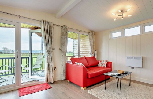 Bretforton Cabin | Modern one bedroom lodge with hot tub -Rosewood Lodge