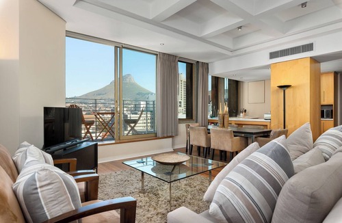 Cape Town City Centre Apartment | Modern & Open 2BR with Table Mountain & Lions Head Views