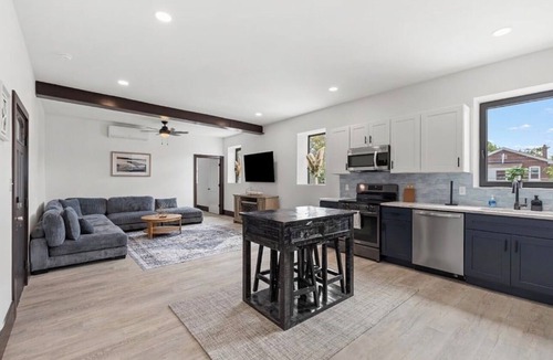 St. Louis Apartment | Modern Open Concept Retreat Spacious & Minutes to Downtown