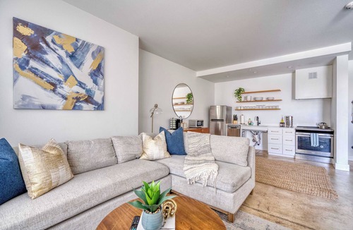 Humboldt Apartment | Modern Open-Plan Apartment - Sleeps 4 - Perfect NE Location
